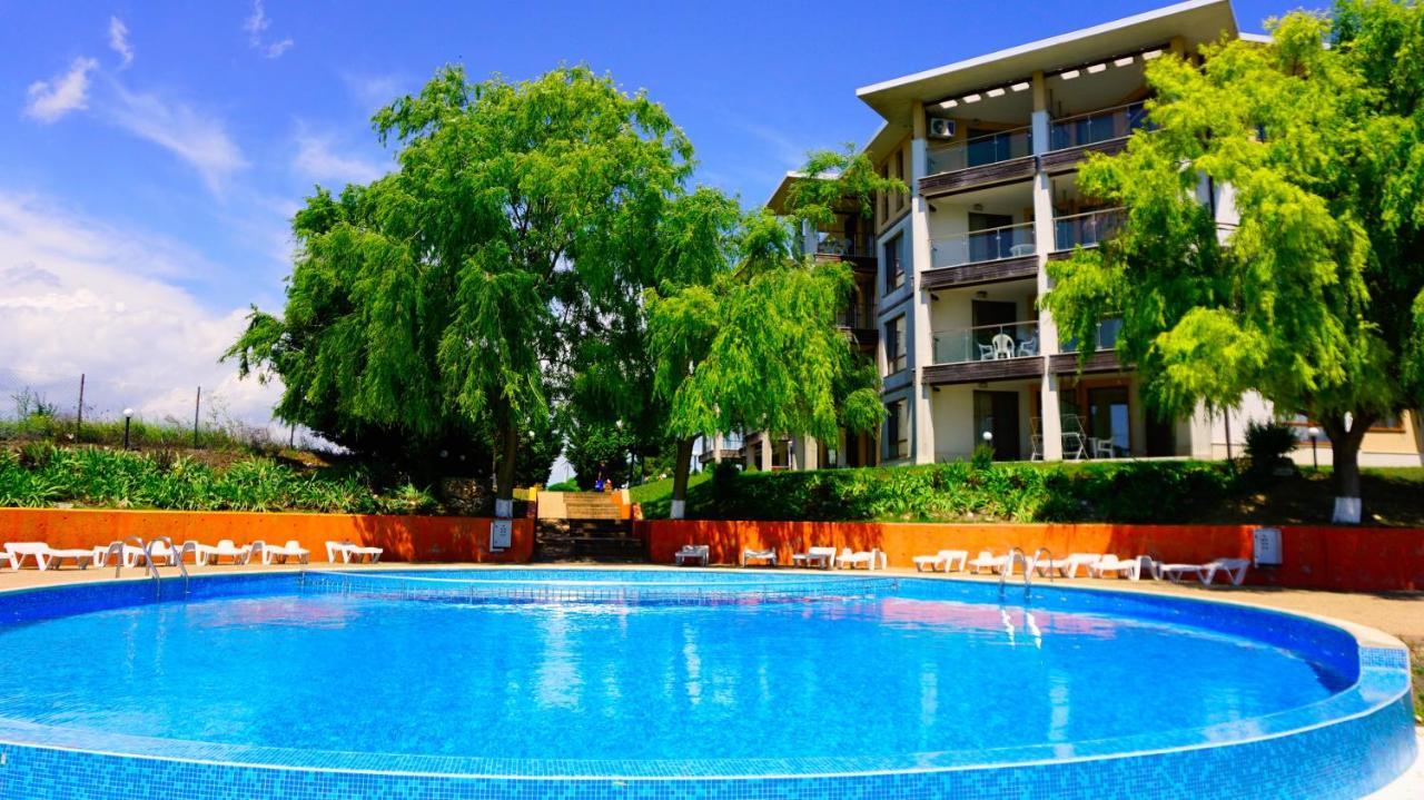Морски Апартаменти Джулай Морнинг - July Morning Sea View Apartments カヴァルナ エクステリア 写真