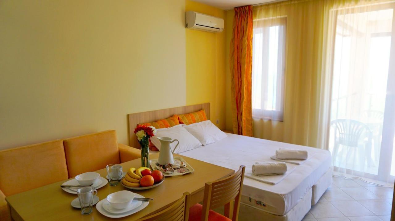 Морски Апартаменти Джулай Морнинг - July Morning Sea View Apartments カヴァルナ エクステリア 写真