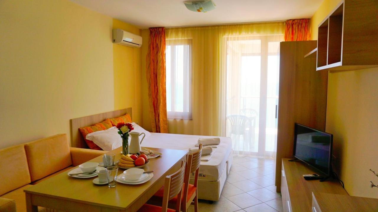 Морски Апартаменти Джулай Морнинг - July Morning Sea View Apartments カヴァルナ エクステリア 写真
