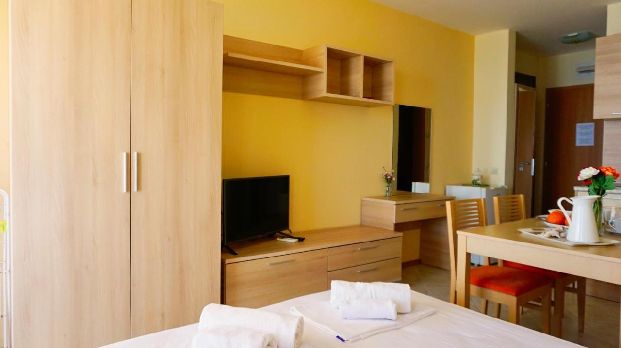 Морски Апартаменти Джулай Морнинг - July Morning Sea View Apartments カヴァルナ エクステリア 写真