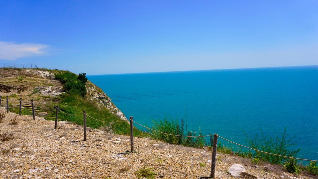 Морски Апартаменти Джулай Морнинг - July Morning Sea View Apartments カヴァルナ エクステリア 写真