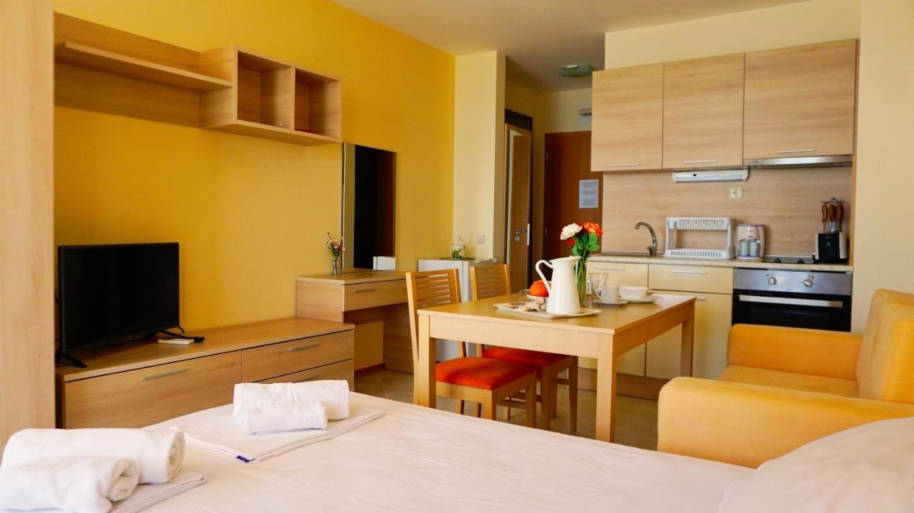Морски Апартаменти Джулай Морнинг - July Morning Sea View Apartments カヴァルナ エクステリア 写真