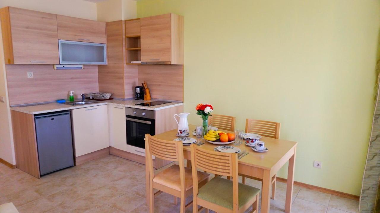 Морски Апартаменти Джулай Морнинг - July Morning Sea View Apartments カヴァルナ エクステリア 写真